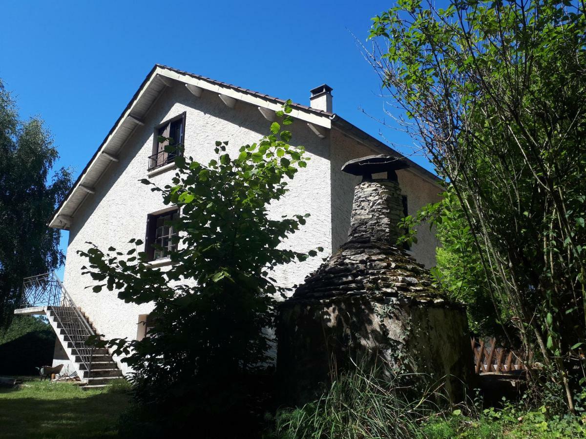 Location De Vacances A Gourdon En Bouriane Экстерьер фото