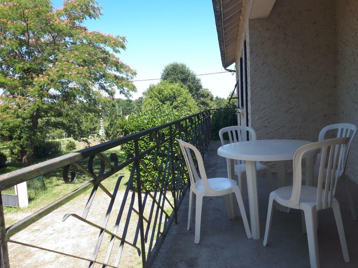 Location De Vacances A Gourdon En Bouriane Экстерьер фото