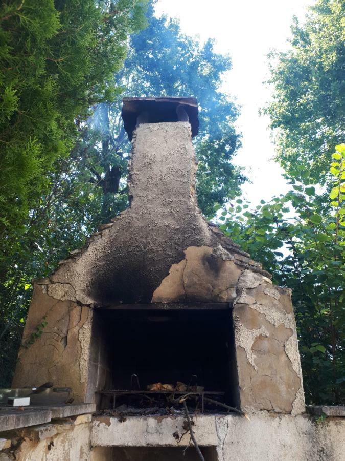 Location De Vacances A Gourdon En Bouriane Экстерьер фото